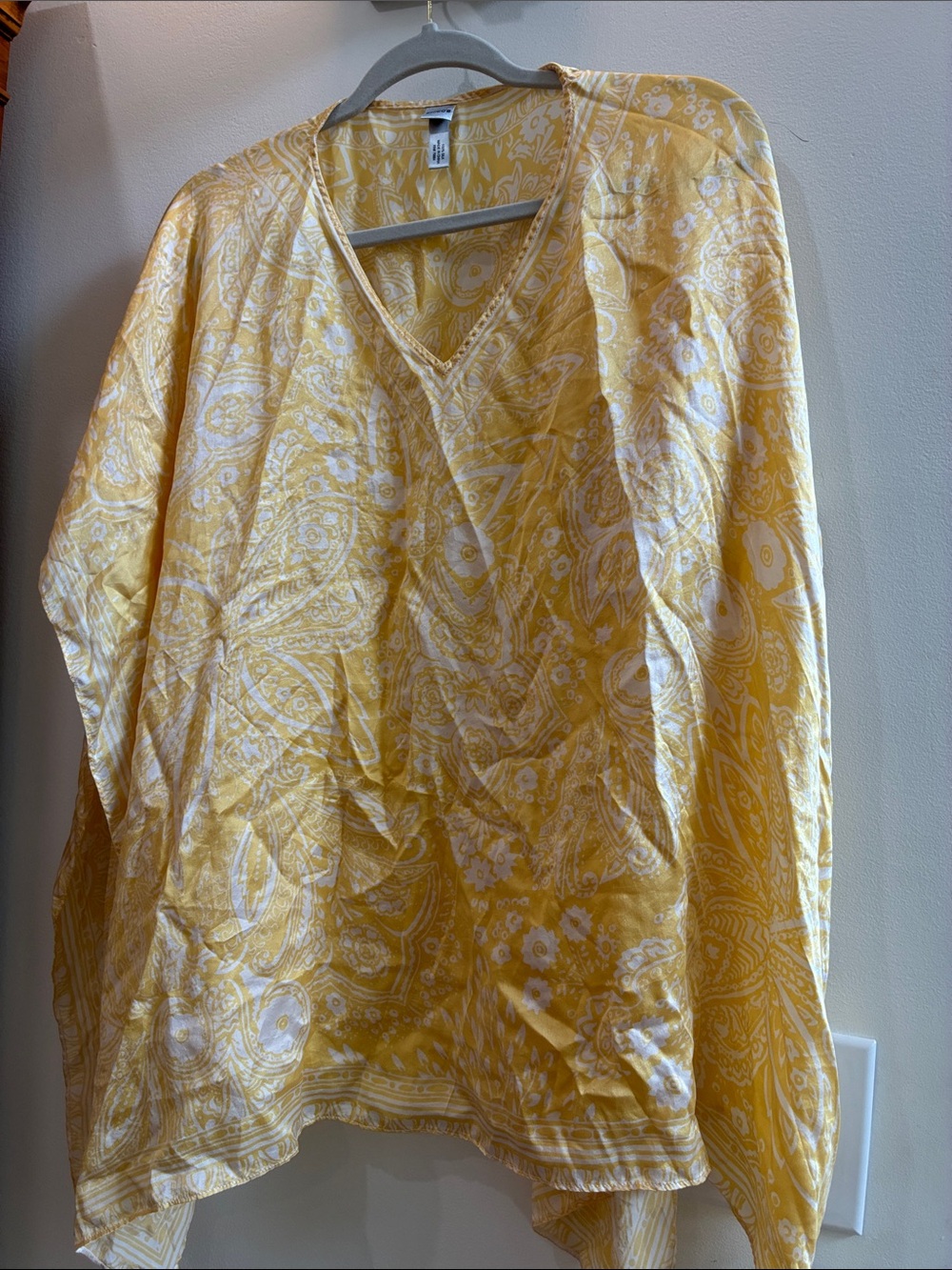 Chico's OSFM  Yellow all SILK paisley caftan. No flaws. Gorgeous fabric